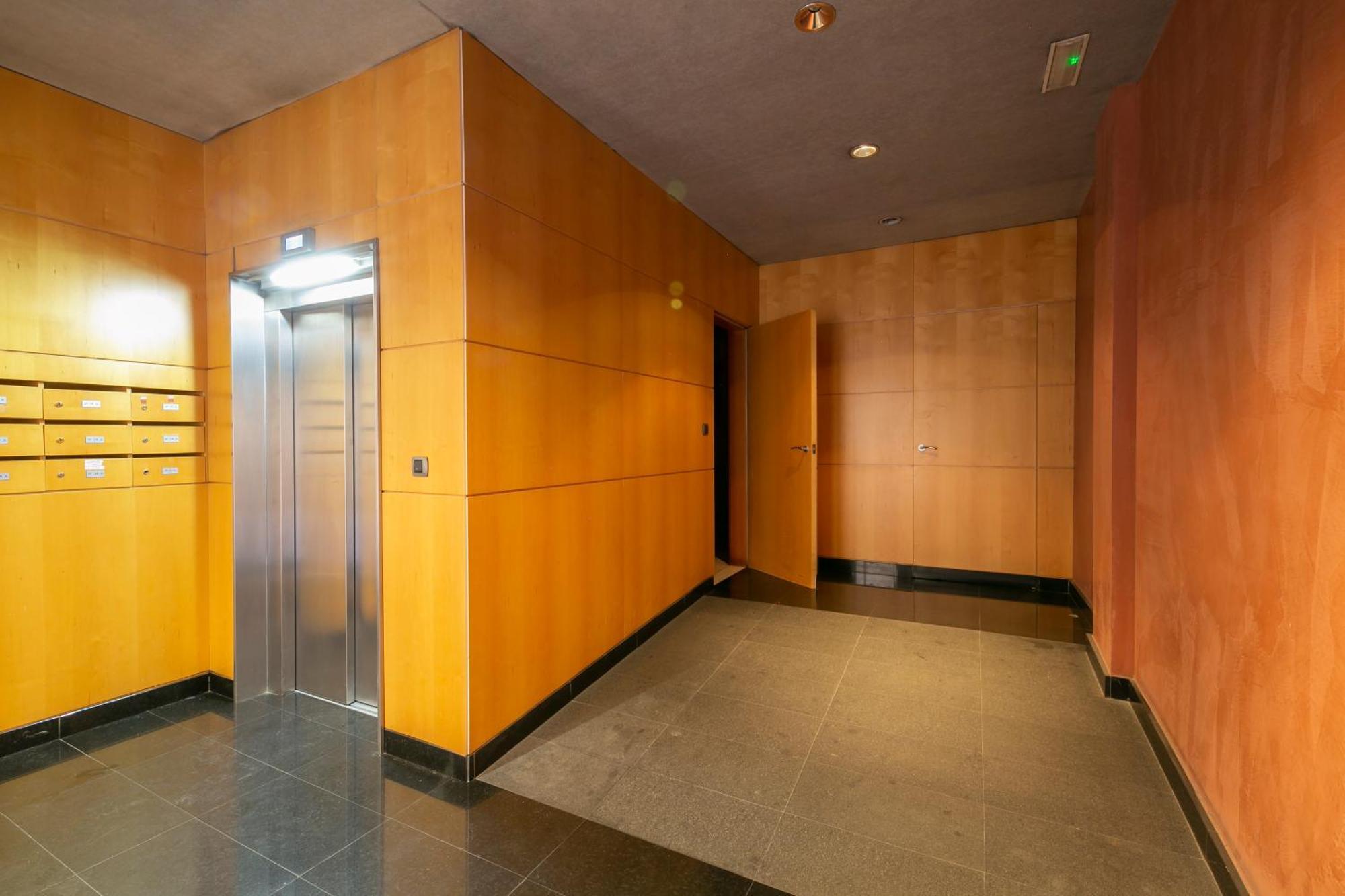 Near Ramblas 3 Flat Min 32 Days Parking Optional Apartment